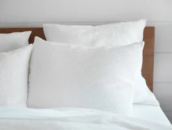 Coyuchi Avila Organic Matelasse Blanket< Bed Blankets
