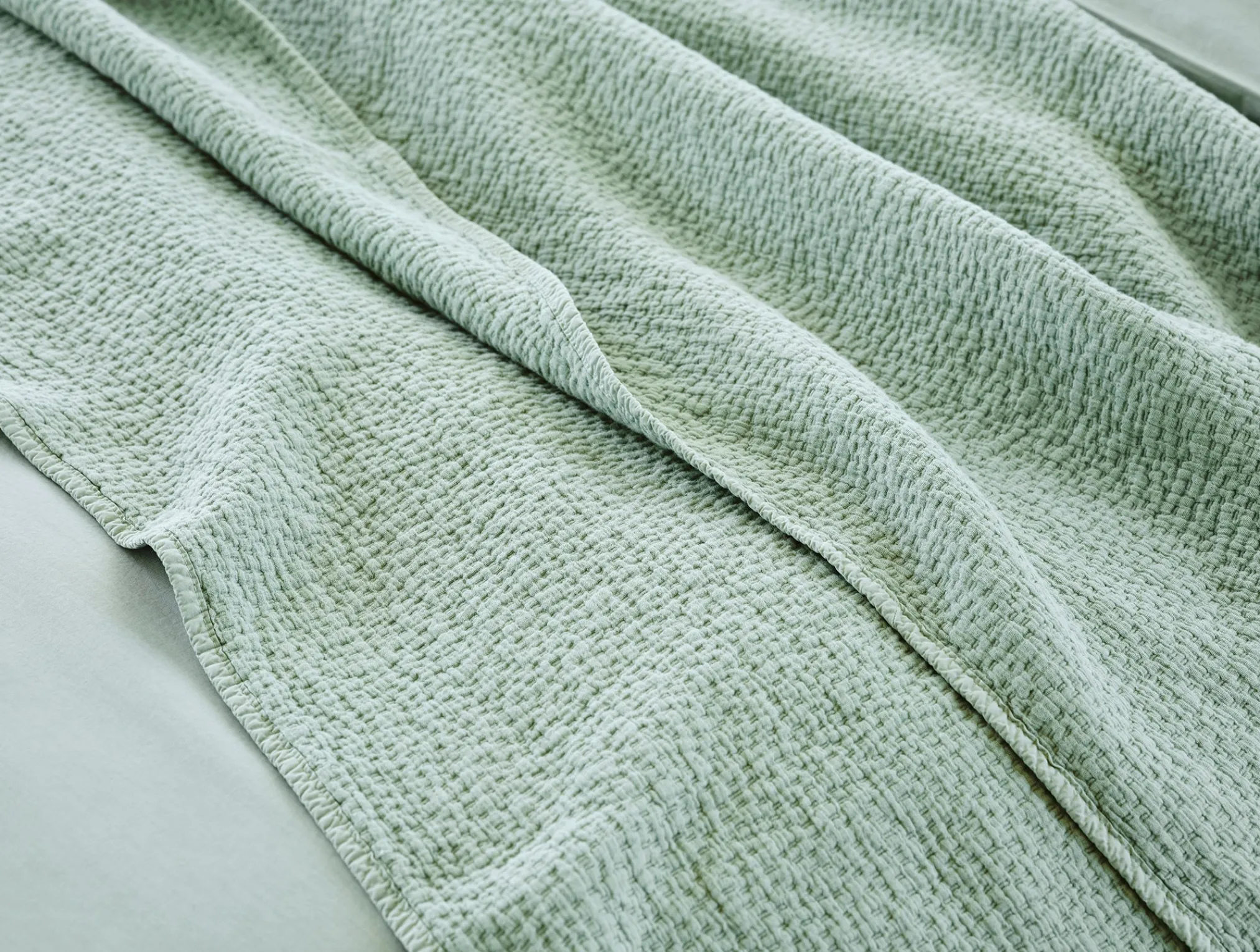 Coyuchi Cascade Organic Matelasse Blanket< Bed Blankets