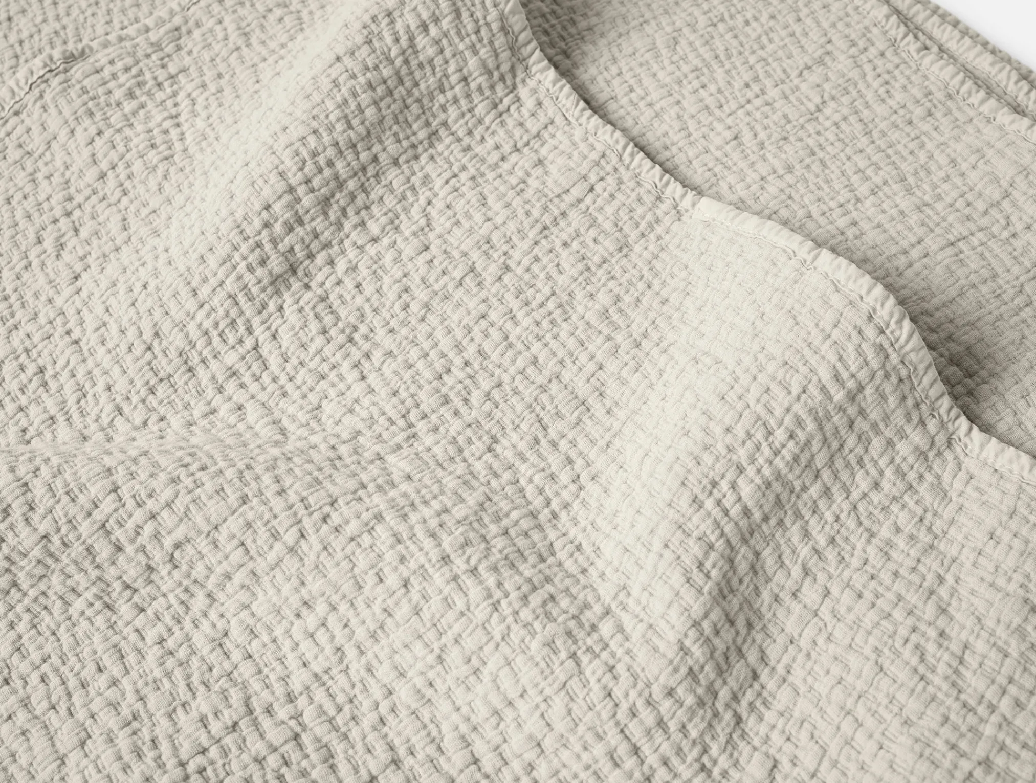 Coyuchi Cascade Organic Matelasse Blanket< Bed Blankets