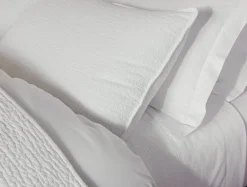 Coyuchi Cascade Organic Matelasse Blanket< Bed Blankets