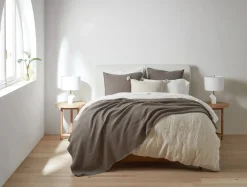Coyuchi Cascade Organic Matelasse Blanket< Bed Blankets