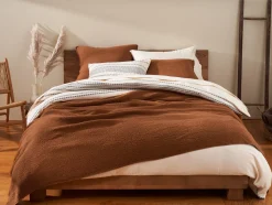 Coyuchi Cascade Organic Matelasse Blanket< Bed Blankets