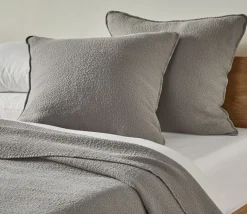 Coyuchi Cascade Organic Matelasse Blanket< Bed Blankets