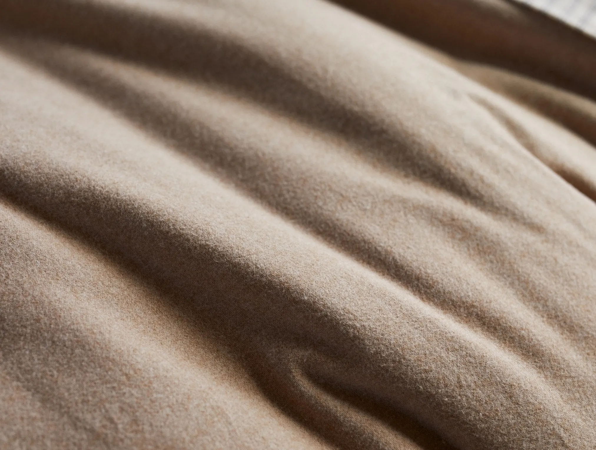 Coyuchi Cloud Brushed™ Organic Flannel Fitted Sheet< Fitted Sheets|Fitted Sheets
