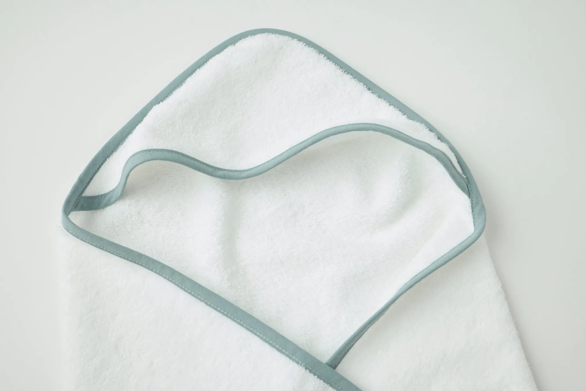 Coyuchi Cloud Loom™ Organic Baby Hooded Towel and Bath Mitt Set< Baby|Baby Bedding