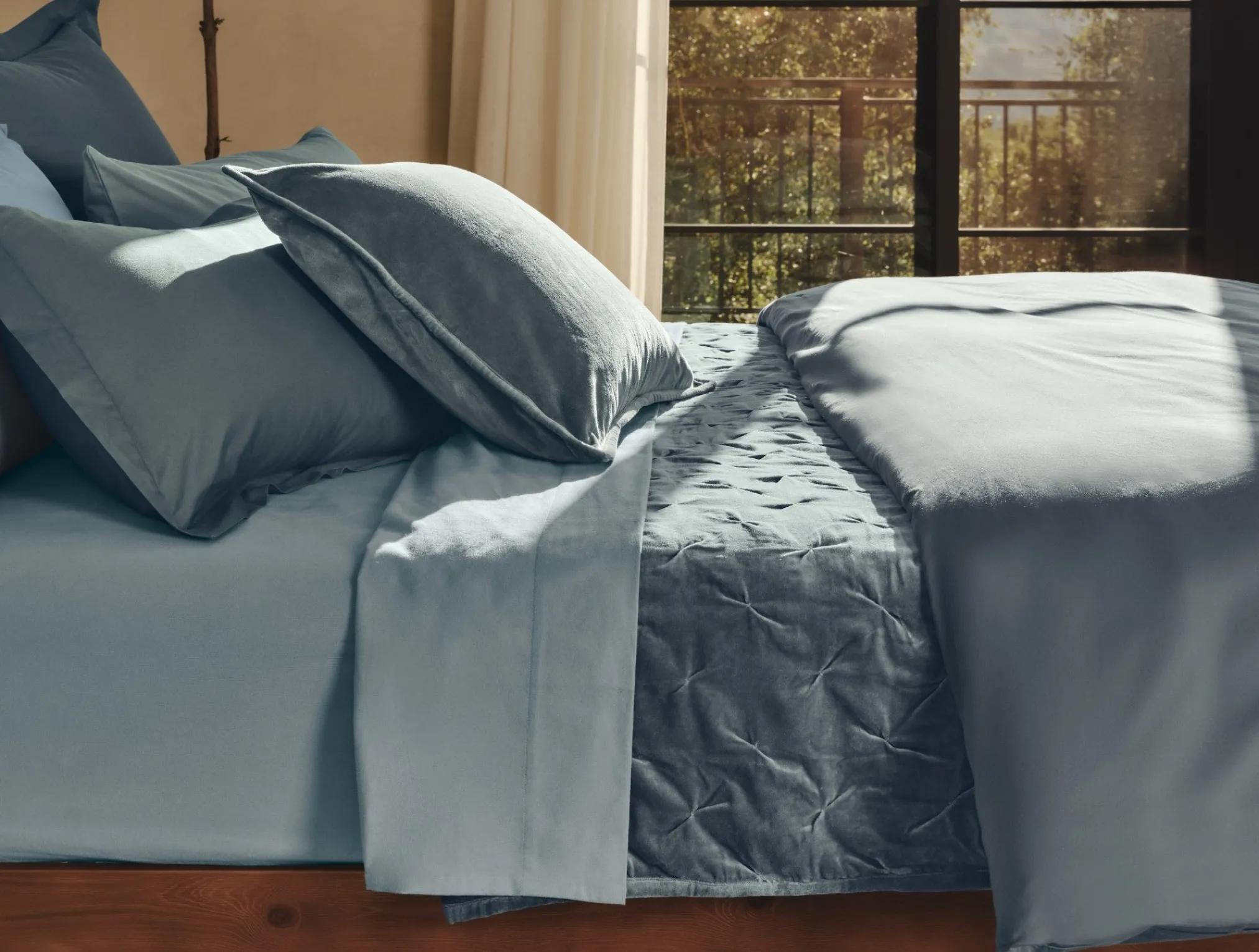 Coyuchi Cloud Soft Organic Sateen Minimalist Bed Bundle< Sateen