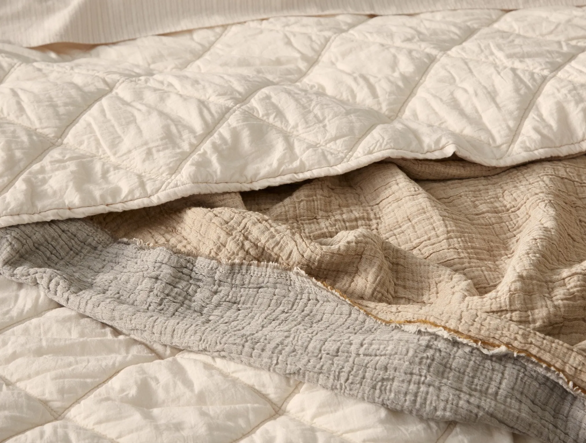 Coyuchi Diamond-Stitched Organic Cotton Comforter< Quilts + Comforters|Quilts + Comforters