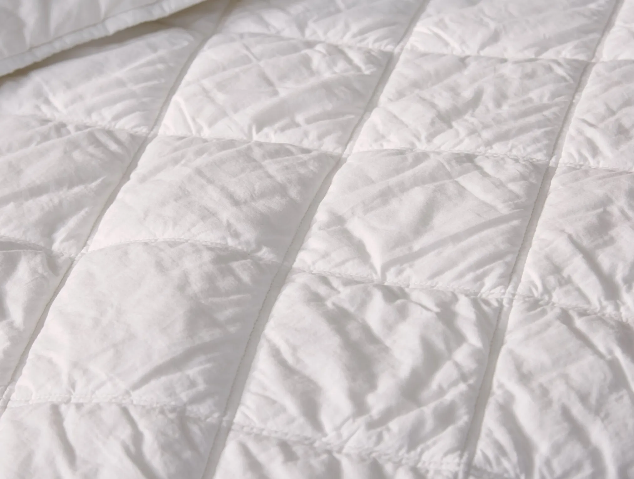Coyuchi Diamond-Stitched Organic Cotton Comforter< Quilts + Comforters|Quilts + Comforters
