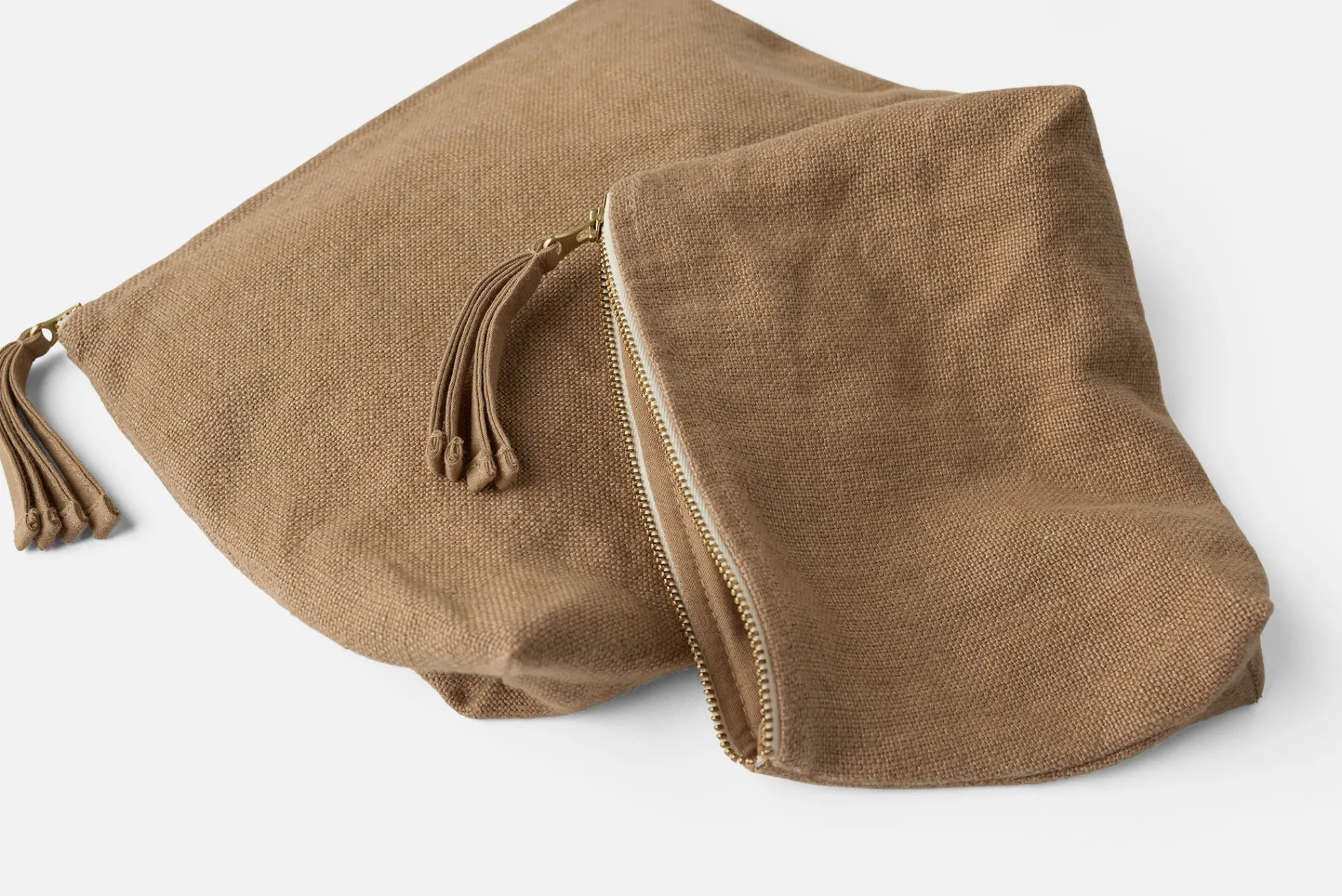 Coyuchi Helena Organic Linen Pouch Set< Accessories