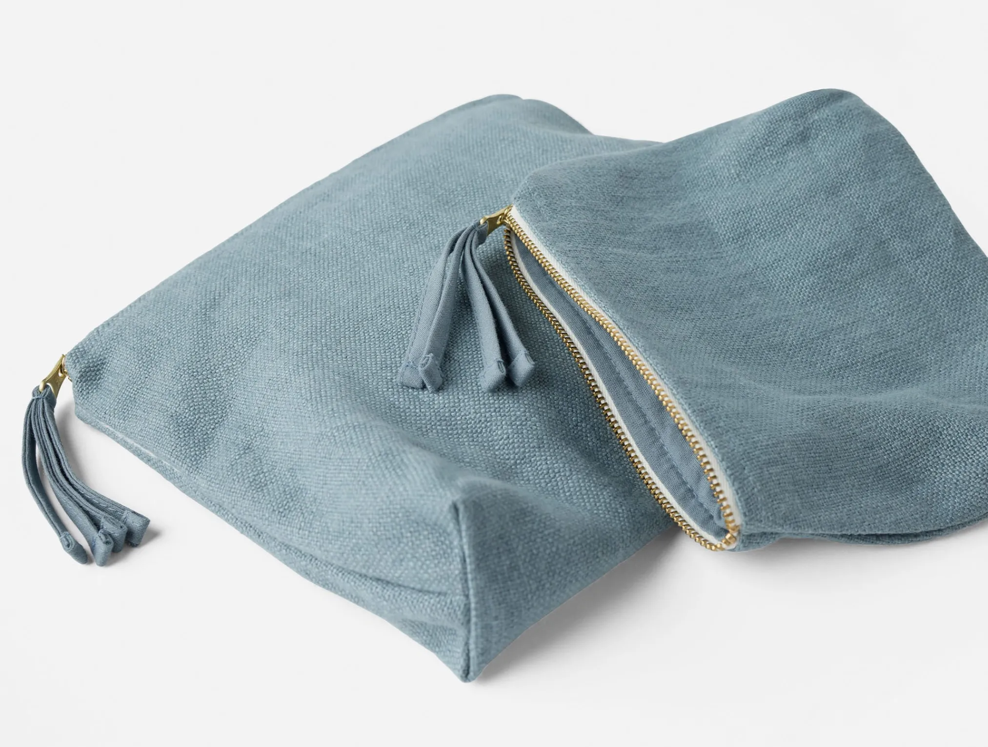 Coyuchi Helena Organic Linen Pouch Set< Accessories