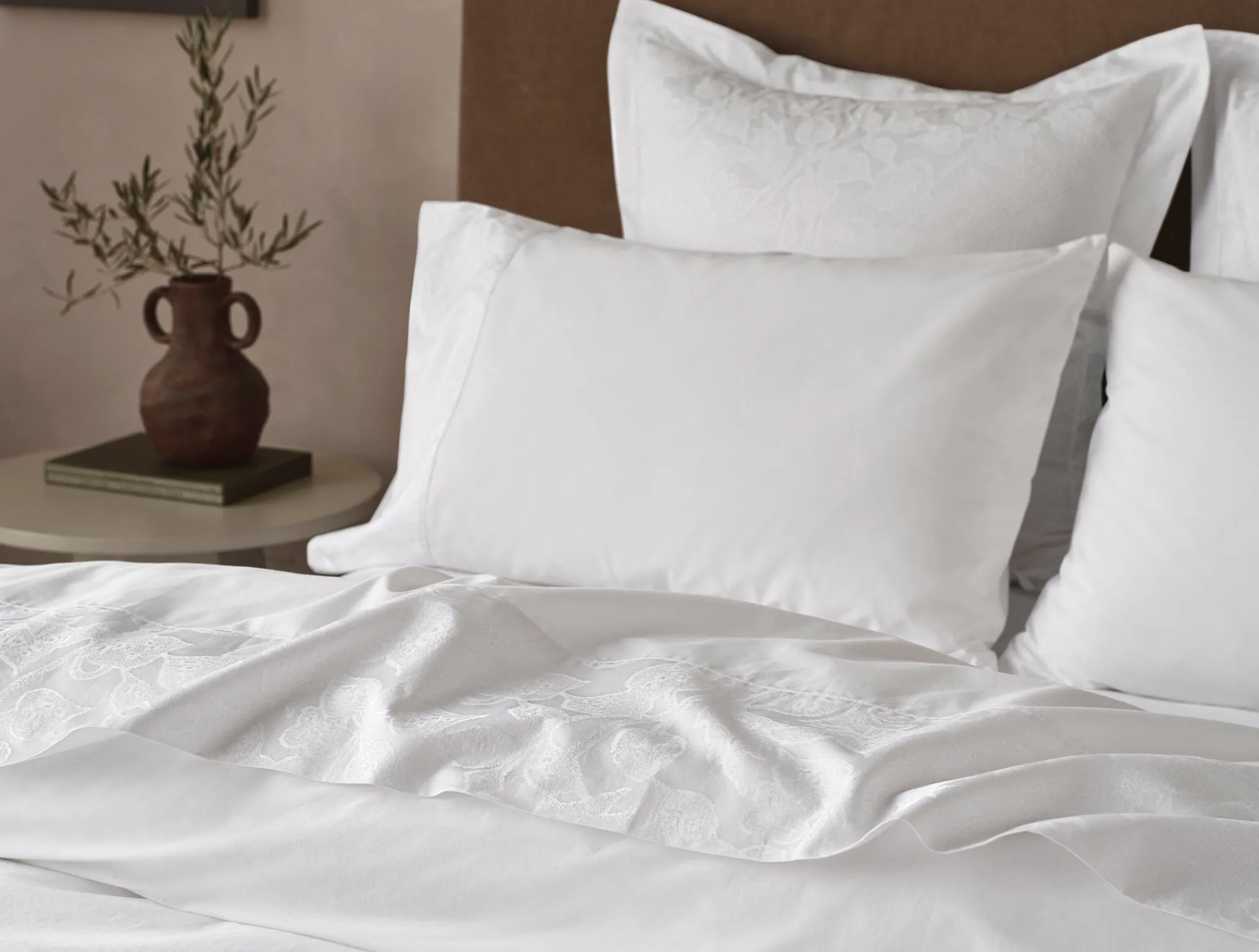 Coyuchi Heritage Organic Percale Jacquard Border Pillowcases< Pillowcases|Pillowcases