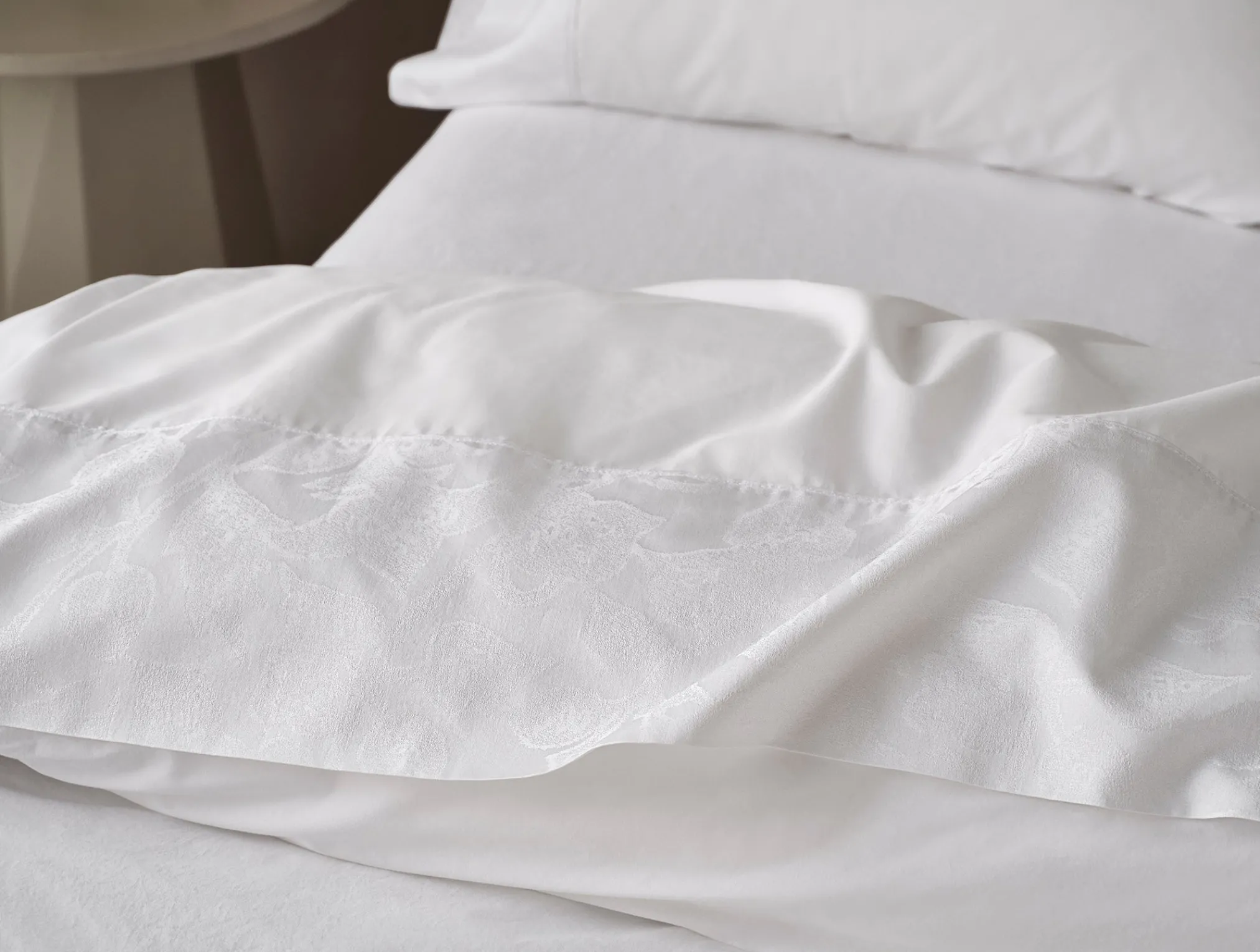 Coyuchi Heritage Organic Percale Jacquard Border Flat Sheet< Percale