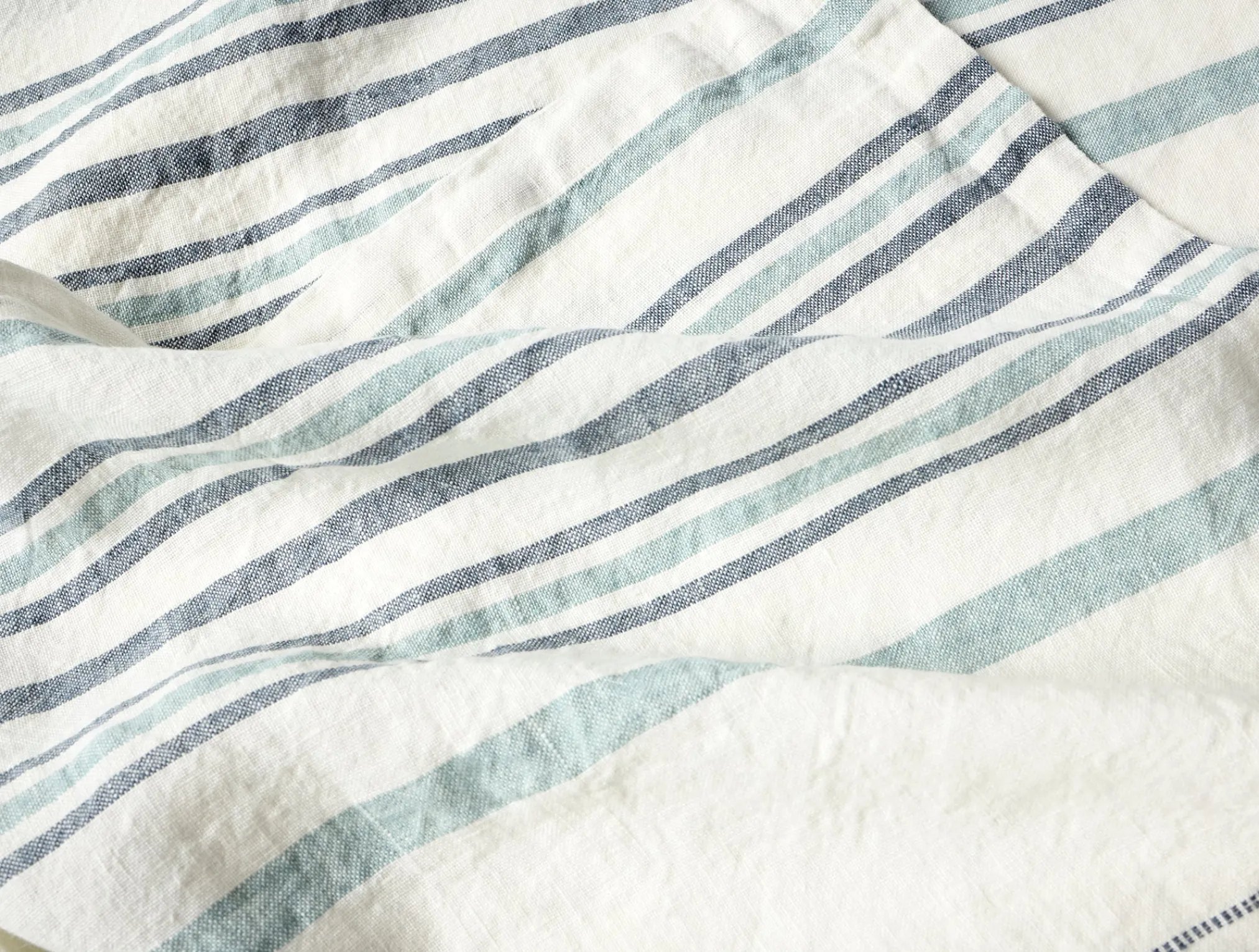 Coyuchi Mojave Organic Linen Throw< Throws