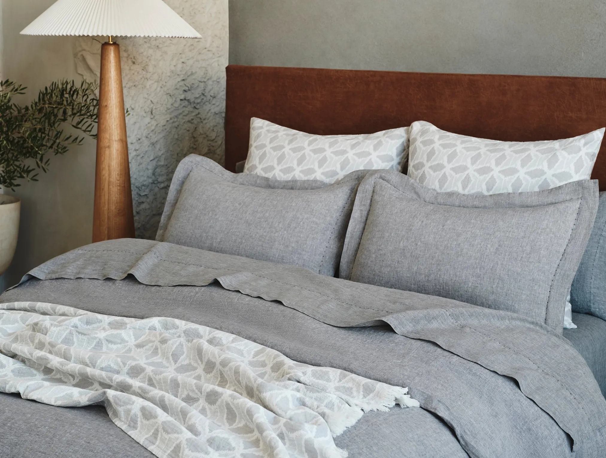 Coyuchi Organic Relaxed Linen Duvet Set< Duvet Covers + Sets