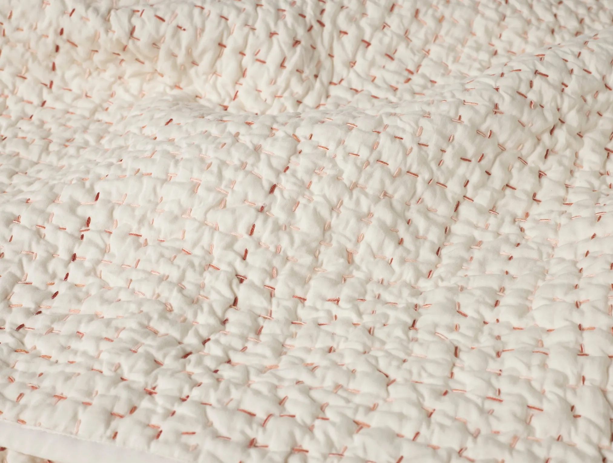 Coyuchi Pebbled Handstitched Organic Toddler Quilt< Baby|Baby Bedding