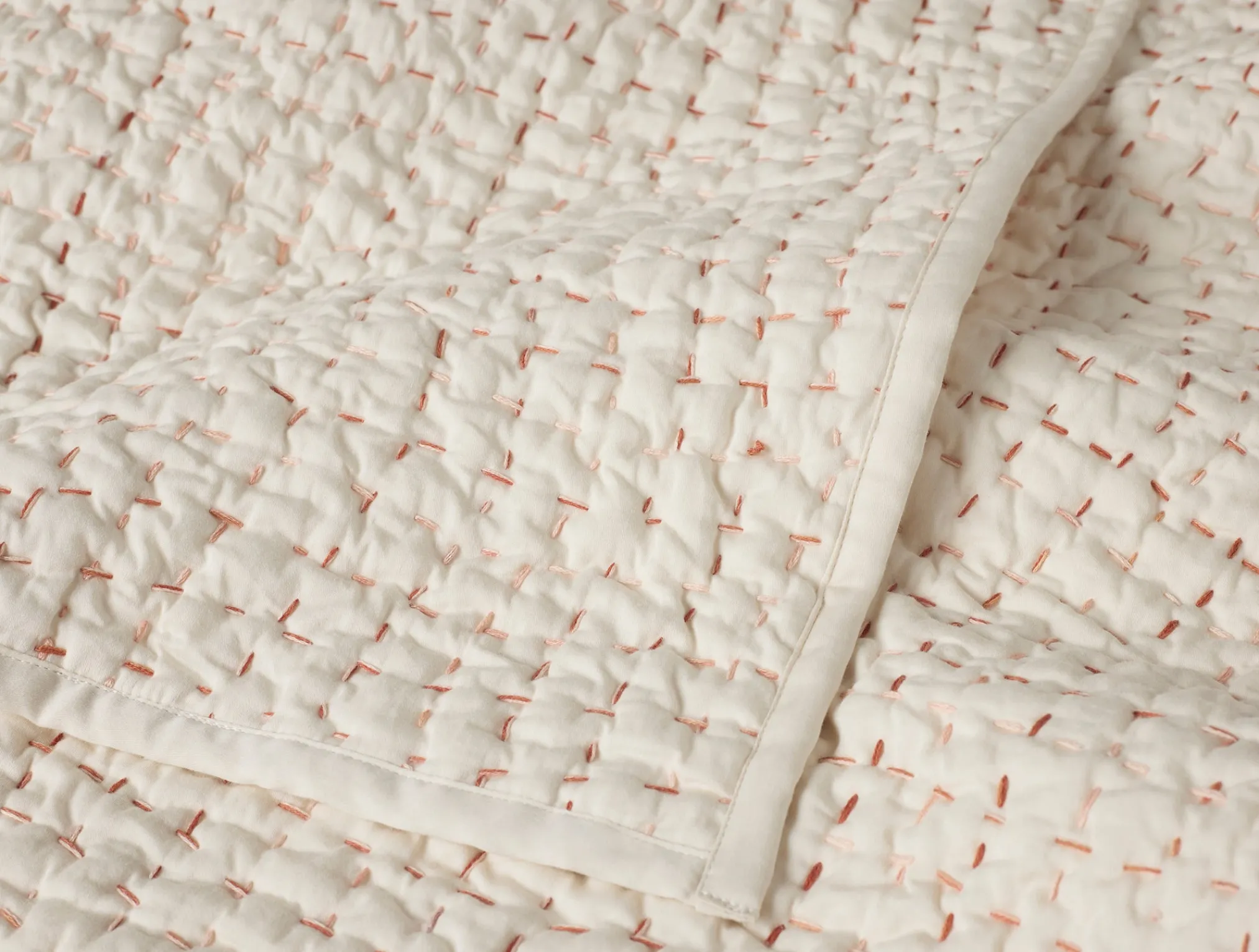 Coyuchi Pebbled Handstitched Organic Toddler Quilt< Baby|Baby Bedding