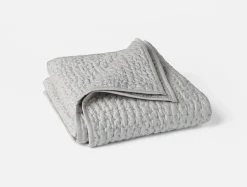 Coyuchi Pebbled Handstitched Organic Toddler Quilt< Baby|Baby Bedding