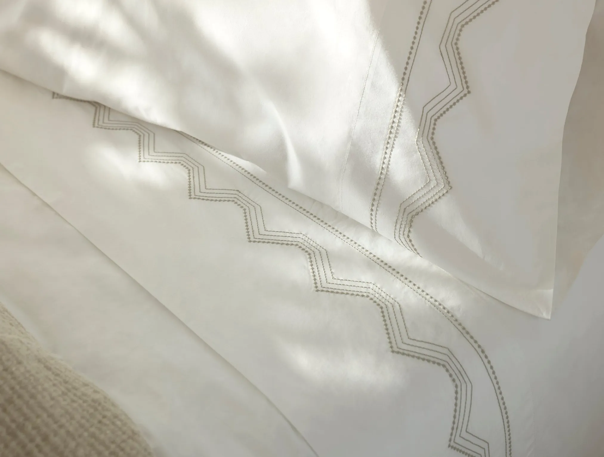 Coyuchi Vista Embroidered Organic Pillowcases< Pillowcases|Pillowcases