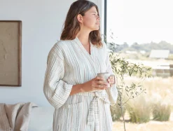 Coyuchi Women's Matelassé Organic Robe< Robes